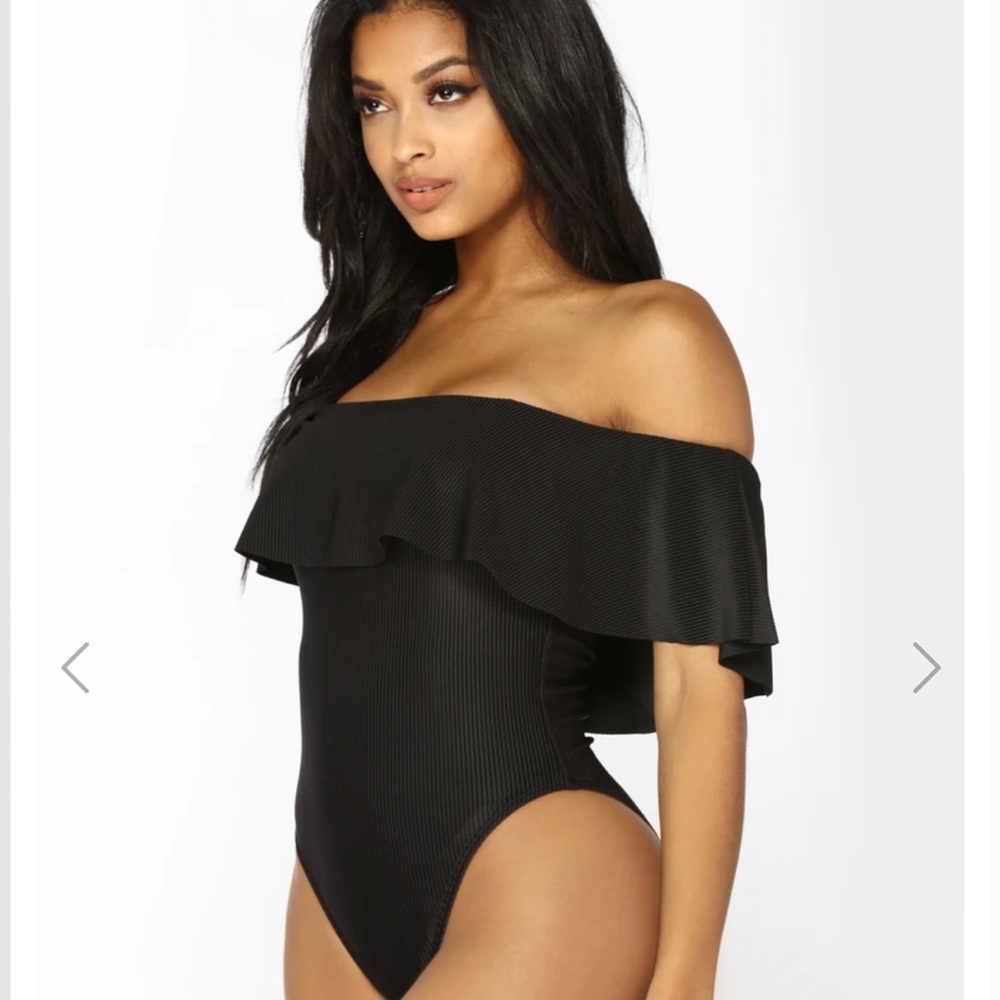 Flounce with it swimsuit